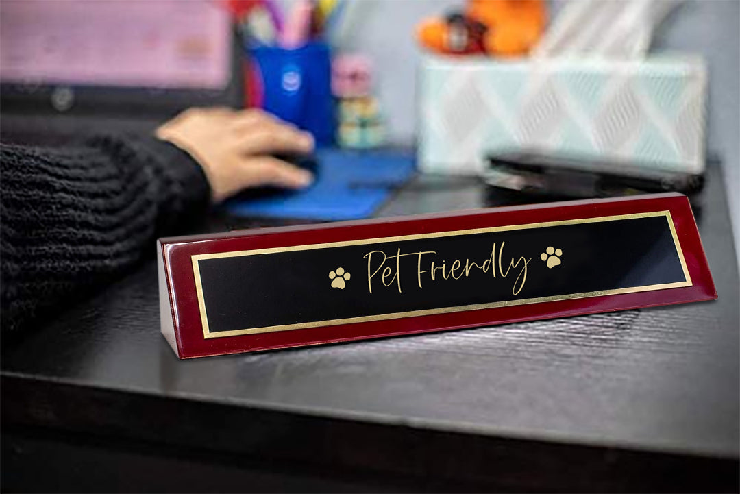 Piano Finished Rosewood Novelty Engraved Desk Name Plate 'Pet Friendly', 2" x 8", Black/Gold Plate