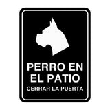 Motto Lita Portrait Round Paws, Perro En El Patio Cerrar La Puerta Wall or Door Sign